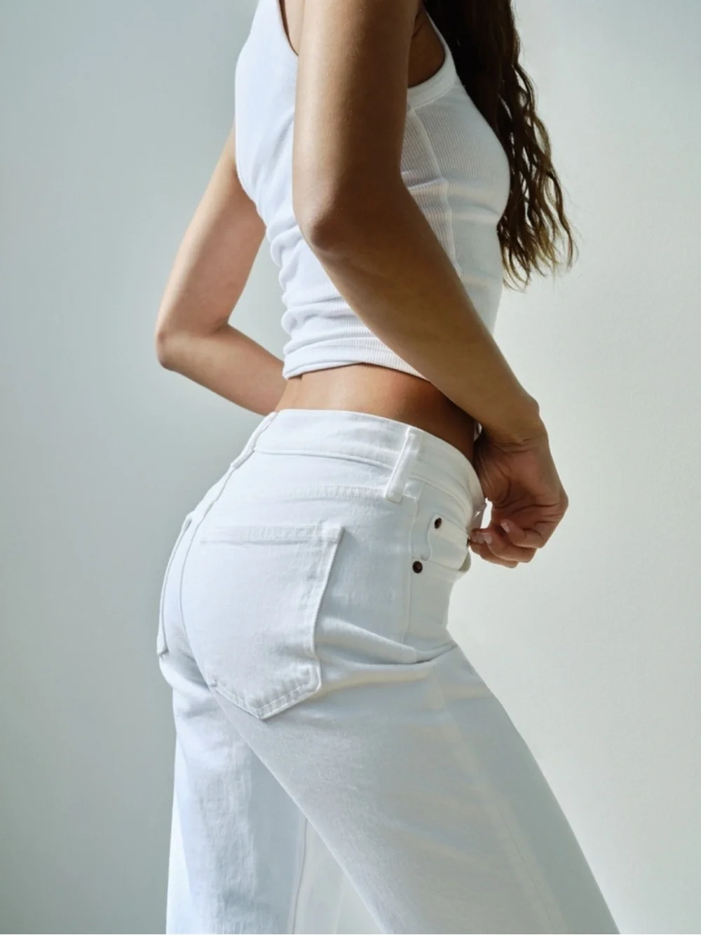 Abercrombie & Fitch Curve Love Mid Rise 90s Straight Jean in White